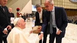 教皇フランシスコとイタリア民間航空局関係者らとの集い　2022年5月13日　パウロ6世ホール