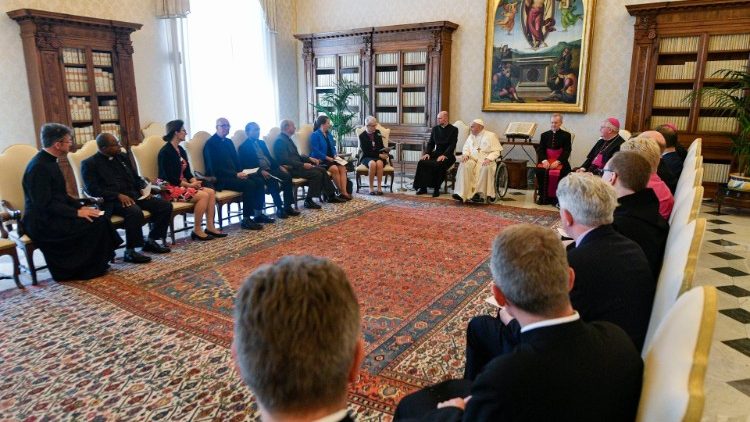 Un momento dell'udienza del Papa con i membri della Commissione Internazionale anglicano-cattolica romana.