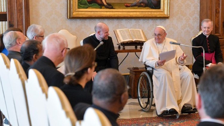 Le Pape recevant les membres de la Commission internationale anglicane-catholique, le 13 mai 2022. 