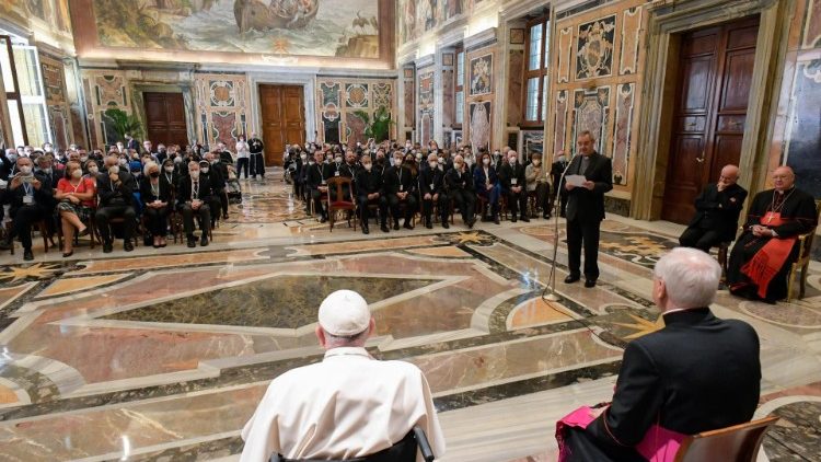 Papa Francesco incontra i partecipanti al Convegno Internazionale di Teologia Morale della Pontificia Università Gregoriana