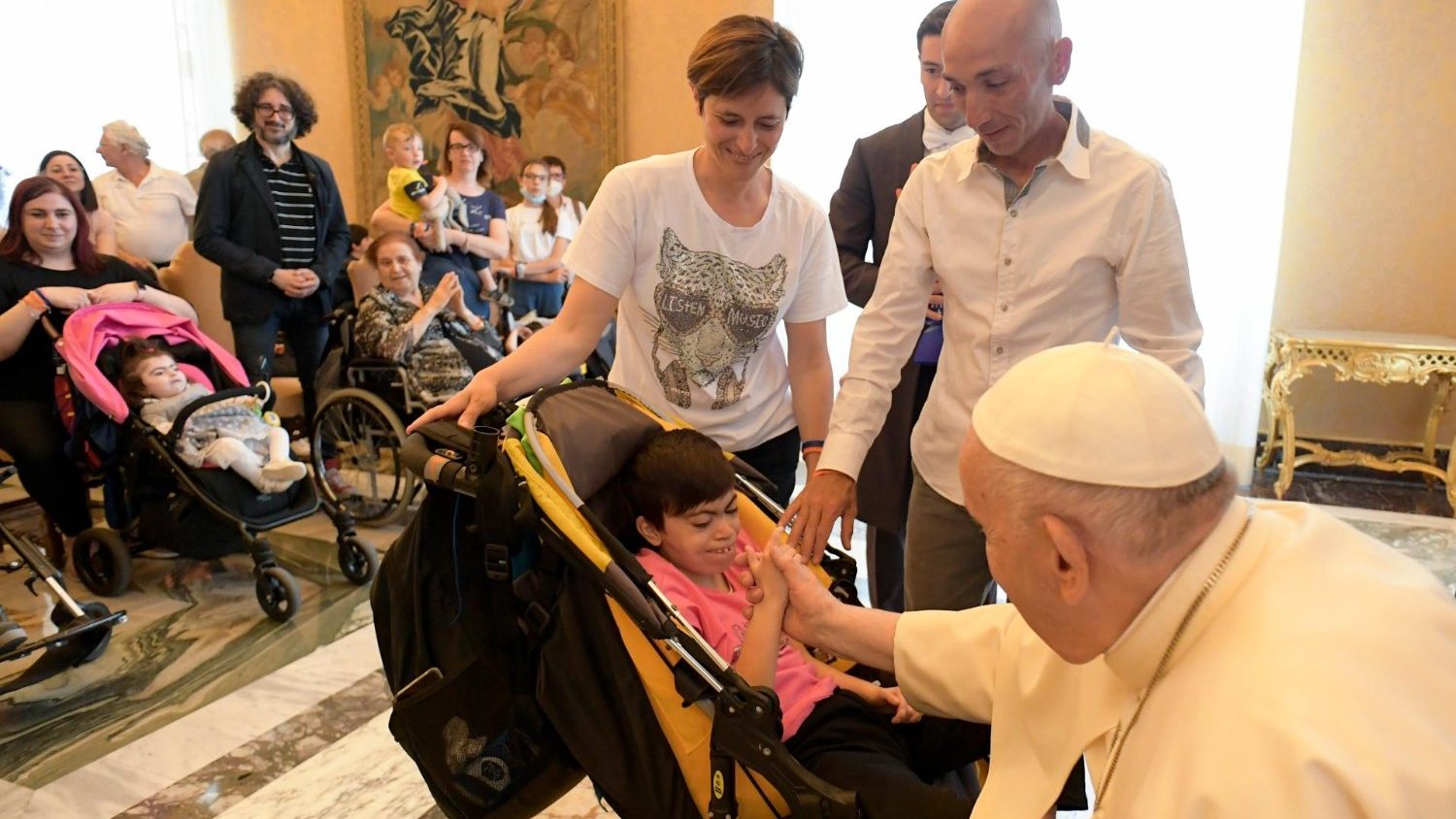Pope expresses closeness to people with Cornelia de Lange Syndrome -  Vatican News