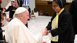 Папата Фрањо со сестрите Филипинки
