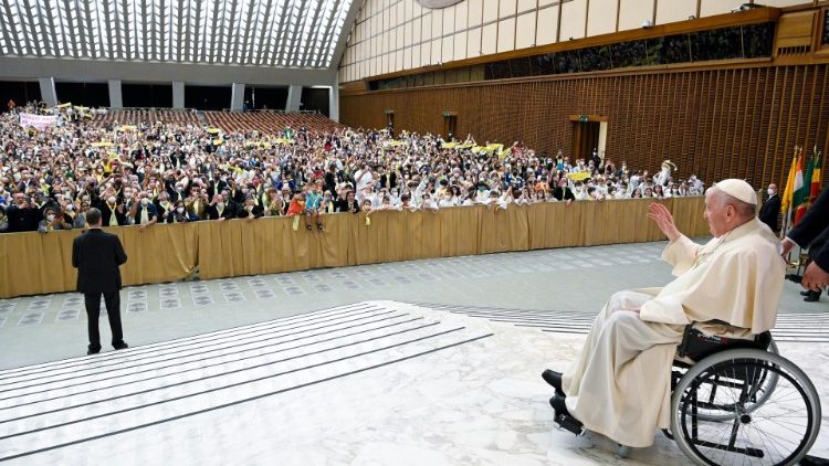 Il Papa saluta le suore Maestre Pie Filippini e i fedeli delle diocesi di Viterbo e Civitavecchia-Tarquinia