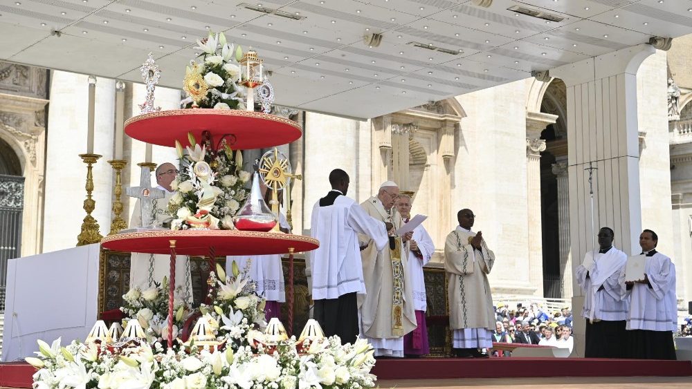 Messe de canonisation de dix bienheureux, Place Saint-Pierre - 15 mai 2022