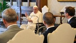 Le Pape et les recteurs des universités du Latium, le 16 mai 2022 au Vatican. 