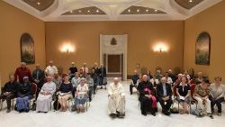 2022.05.18चार्ल्स डी फौकॉल्ड के आध्यात्मिक परिवार के संघ के सदस्यों के साथ संत पापा फ्राँसिस