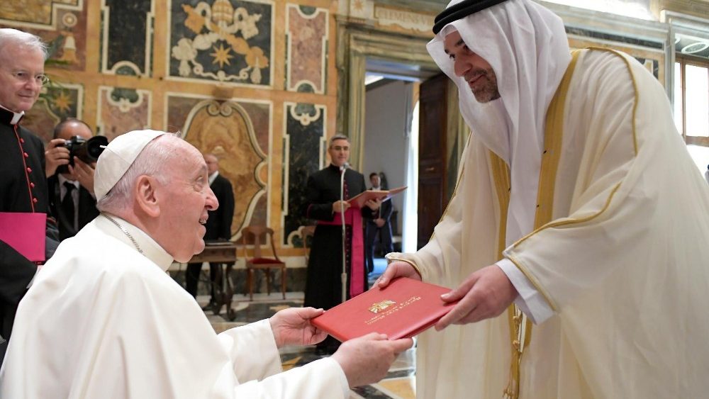 Pápež pri prijímaní poverovacích listín nových veľvyslancov pri Svätej stolici (19. máj 2022)