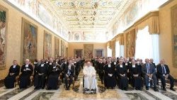 Papa Francisc și participanții la capitulul general al Fraților Școlilor Creștine