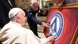 教皇フランシスコ、イタリアのボランティア救急隊員らとの集いで　2022年5月23日　バチカン宮殿