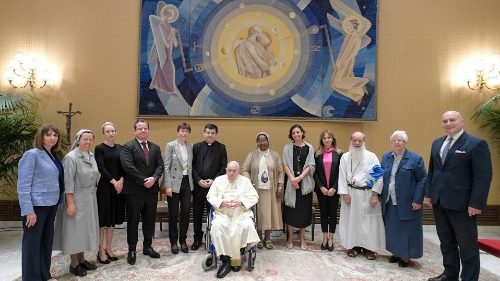 Le Pape invite à «se salir les mains» dans les périphéries du monde