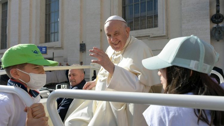 教皇一般謁見は、7月中は休止、8月から再開