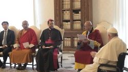 Papst Franziskus bei einer Audienz mit buddhistischen Autoritäten aus der Mongolei (Archivbild vom 2022.05.28)
