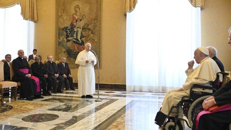 
                    Pope: Study of history can offer valuable way to foster peace
                
