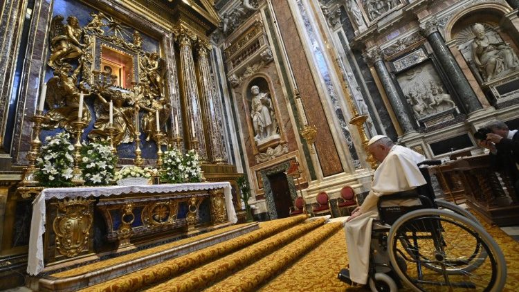 Pope Francis praying at St. Mary Major