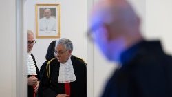 O processo na Sala dos Museus Vaticanos por supostos negócios ilícitos com fundos da Santa Sé (Vatican Media)