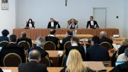 Una udienza del processo per la gestione dei fondi della Segreteria di Stato nell'Aula polifunzionale dei Musei Vaticani (foto d'archivio)