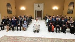 Il Papa con i partecipanti al Convegno sullo sviluppo del Patto educativo globale