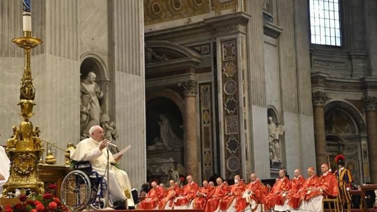 미사 중 강론하는 프란치스코 교황