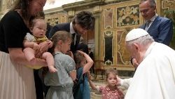 Familie bei Papstaudienz