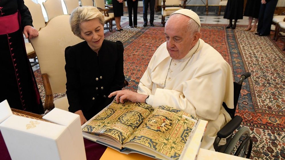 Ursula von der Leyenová navštívila Vatikán