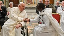 O Papa Francisco com os participantes do Capítulo Geral da Sociedade dos Missionários da África
