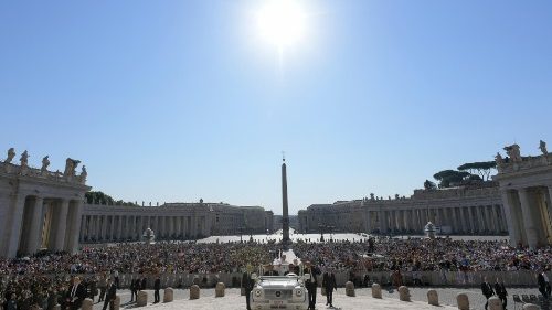 Francisco: La Eucaristía nos invita a llevar a Dios a nuestra vida cotidiana
