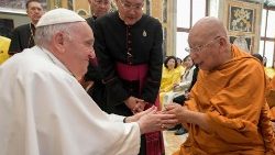 Ferenc pápa a thaiföldi buddhista delegációval