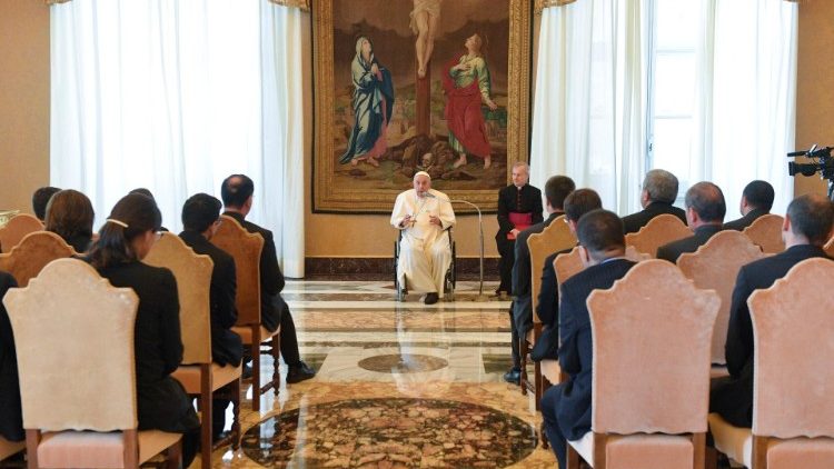 Le Pape et les formateurs du séminaire archidiocésain de Milan, le 17 juin 2022