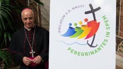 Erzbischof Fisichella stellt das Logo des Heiligen Jahres 2025 vor