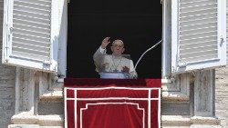 Popiežius sekmadienio vidudienį