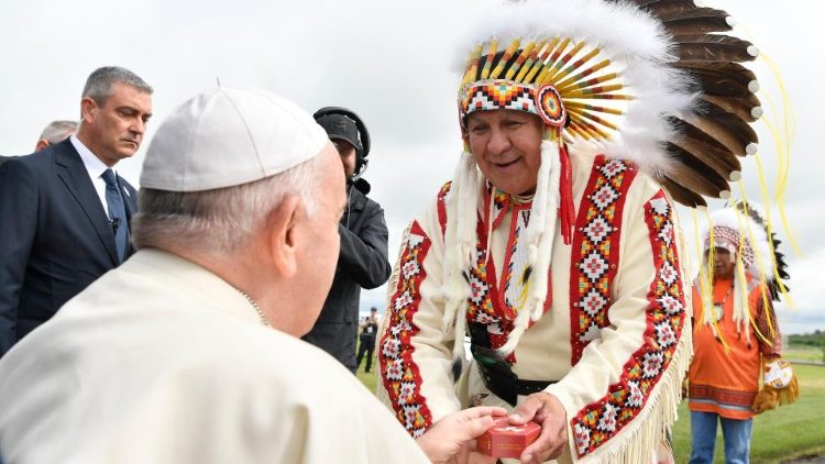 The Pope greets an indigenous leader