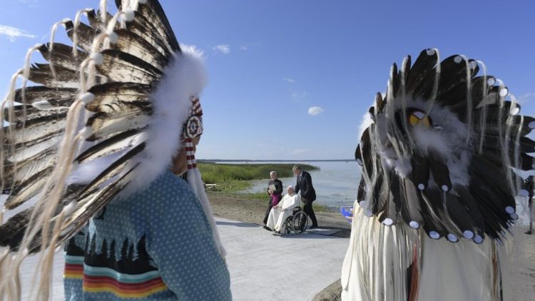 I leader indigeni insieme al Papa nel pellegrinaggio al Lac Ste. Anne