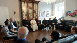 教皇フランシスコ、イエズス会のカナダ管区の会員らと　2022年7月29日　ケベック大司教館