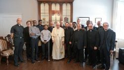El Papa y los jesuitas de Canadá en el Arzobispado de Quebec.