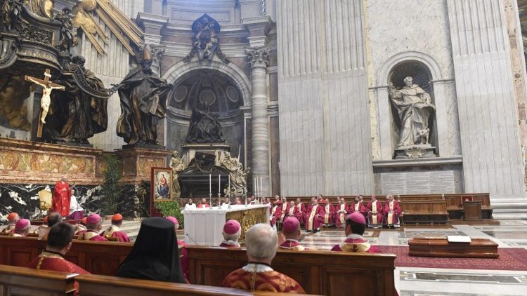 Un momento delle esequie del cardinale Jozef Tomko nella Basilica di San Pietro.