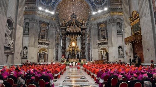 Francisco a los cardenales: llevar la llama suave y poderosa de Cristo al mundo