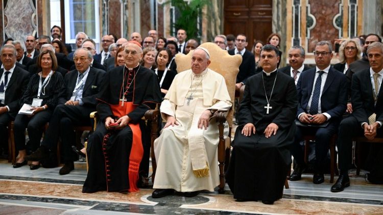 Le Pape François et les membres de la Fondation ASVI pour l'initiative "hôpitaux ouverts" en Syrie, le 3 septembre 2022.