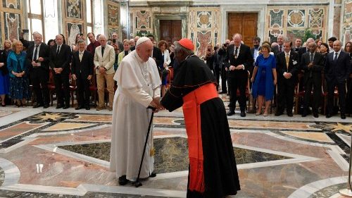 Le Pape invite les scientifiques à être «une force pour la paix»