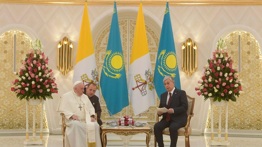 Francisco, con el presidente kazajo
