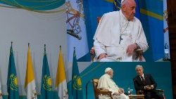 Um dos momentos da viagem do Papa ao Cazaquistão, no encontro com as autoridades 13.09. 2022 (Vatican Media)