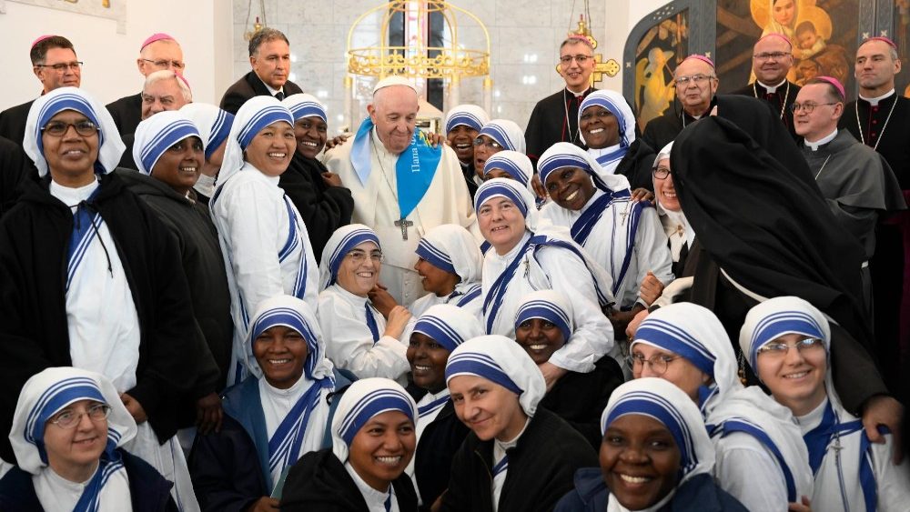 El Papa, con un grupo de religiosas