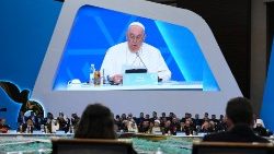 Papst Franziskus bei seiner Rede im Kongresszentrum von Nur-Sultan