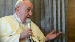 Pave Frans: Det er svært at have en dialog med den, der har startet en krig; men man er nødt til at gøre det 