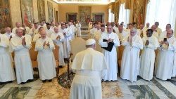 Papa Françesku me rregulltarët premostratensë, të cilët i priti në Vatikan, me rastin e 900-vjetorit të themelimit të abacisë së Prémontré