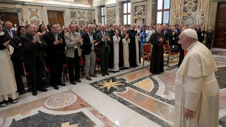 Papst Franziskus mit den Teilnehmern am Internationalen Thomistenkongress, der von der Päpstlichen Akademie Thomas von Aquin veranstaltet wird