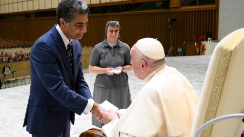 Il Papa saluta Punit Renjen, presidente di Deloitte Global