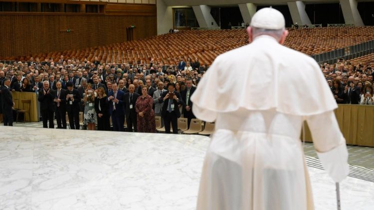 Le Pape lors de l'audience avec Deloitte Global, le 22 septembre 2022, en salle Paul VI du Vatican. 