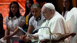 Papst Franziskus hält in Assisi bei Economy of Francesco eine Ansprache