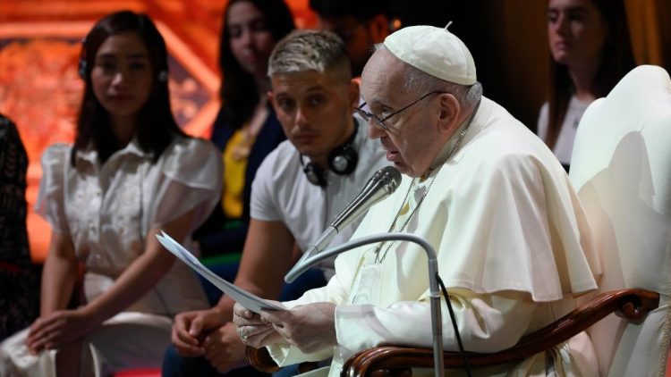 Papież: nowa ekonomia powinna być przyjazna dla ziemi i zapewnić pokój