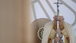 Påven Franciskus firar mässan i Materia, Italien, den 25 september 2022 och avslutar så den 27:e nationella eukaristiska kongressen
